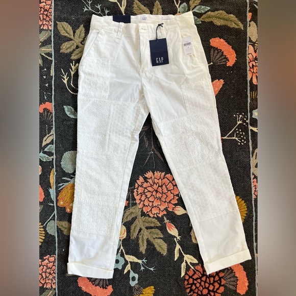 Gap Girlfriend Chino with super cute  patchwork on front - Picture 1 of 5